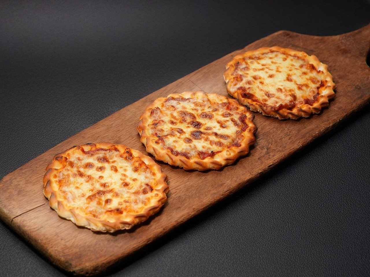 مناقيش محمرة بالقشقوان